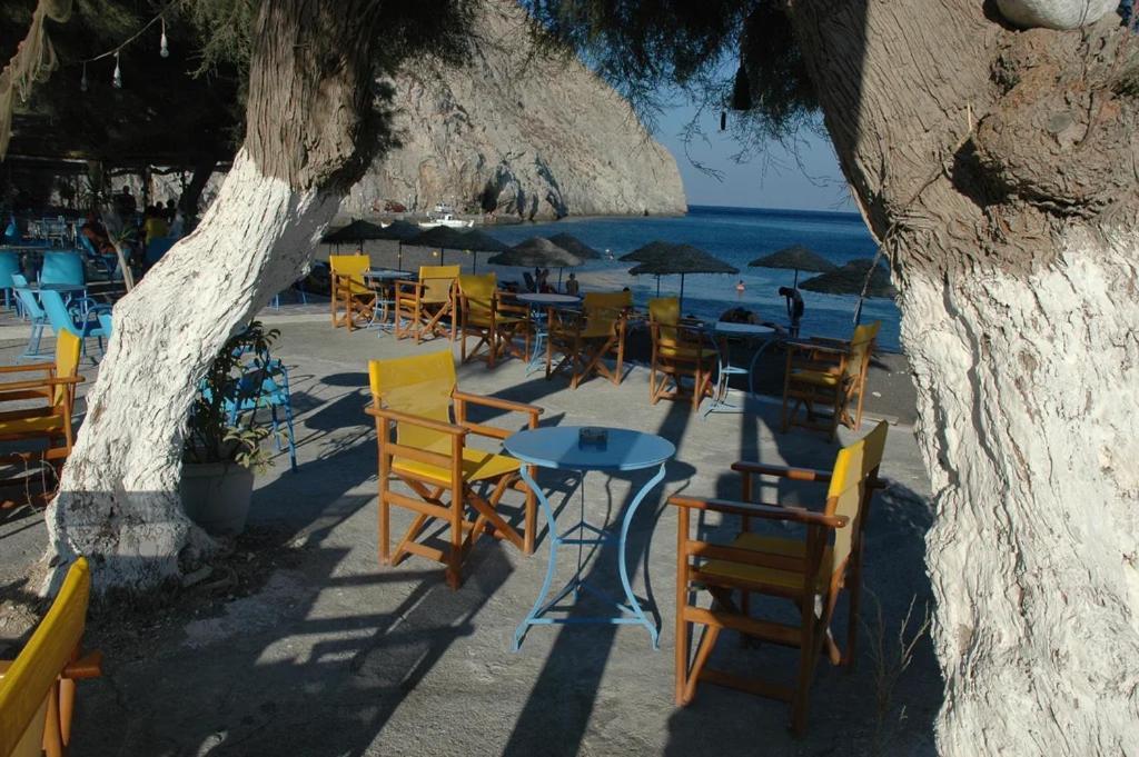 Located By The Sea One Beachfront Private Captain Lazaros Pool Villa With Loft In 750Sqm Spacious Private Plot-Jacuzzi-Sunrelax-Furnished Terace-Gazebo-Private Parking,Sleep 3 Adults And 2 Children, Just Steps From The Black Beach-Seaview Перисса Экстерьер фото